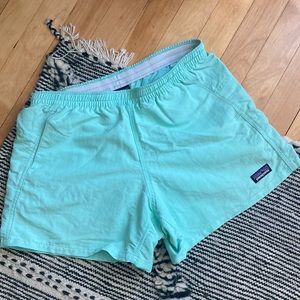 Patagonia women’s baggies XS mint color